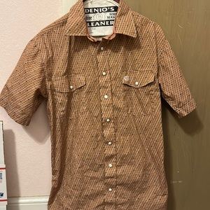 Very nice western shirt, with pearl snaps. In perfect condition.